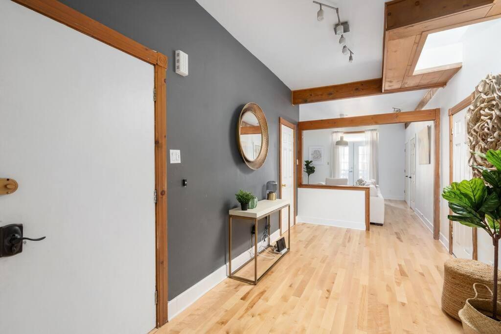 Chic Mile-End 3Br Getaway - Free Parking, Sleeps 8 Lägenhet Montréal Exteriör bild