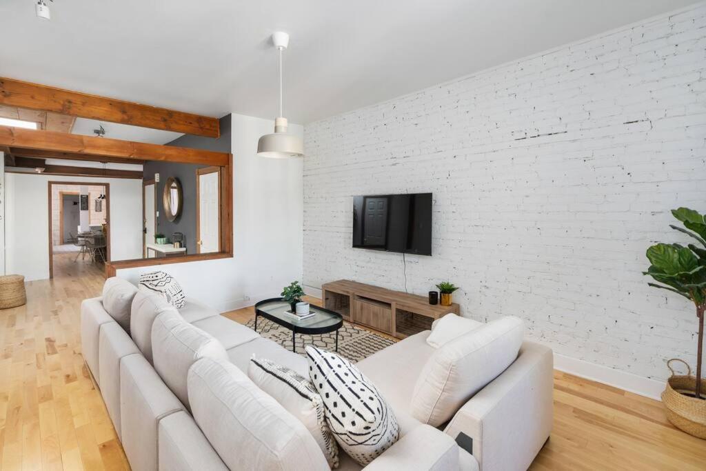 Chic Mile-End 3Br Getaway - Free Parking, Sleeps 8 Lägenhet Montréal Exteriör bild