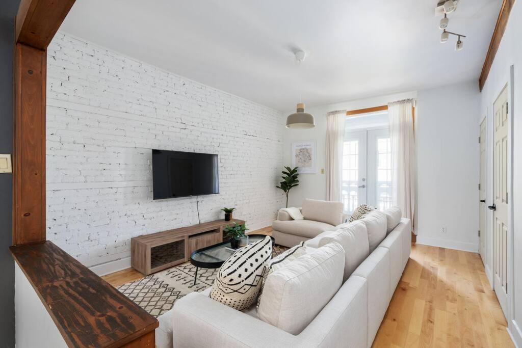 Chic Mile-End 3Br Getaway - Free Parking, Sleeps 8 Lägenhet Montréal Exteriör bild