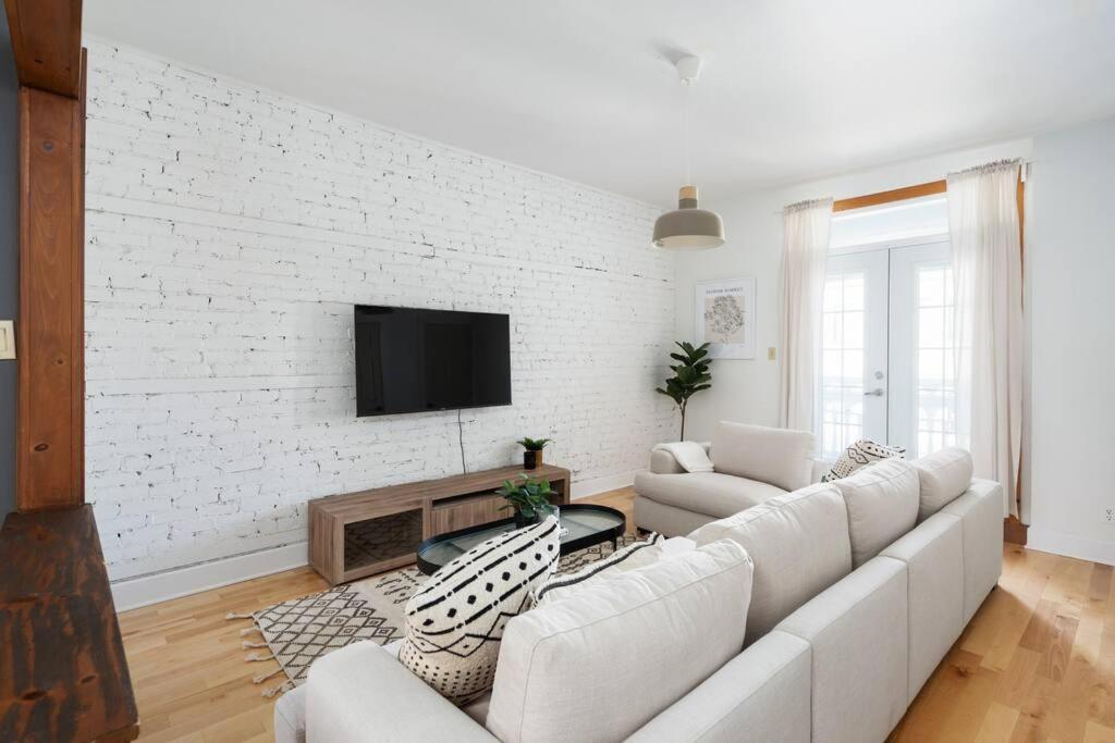 Chic Mile-End 3Br Getaway - Free Parking, Sleeps 8 Lägenhet Montréal Exteriör bild